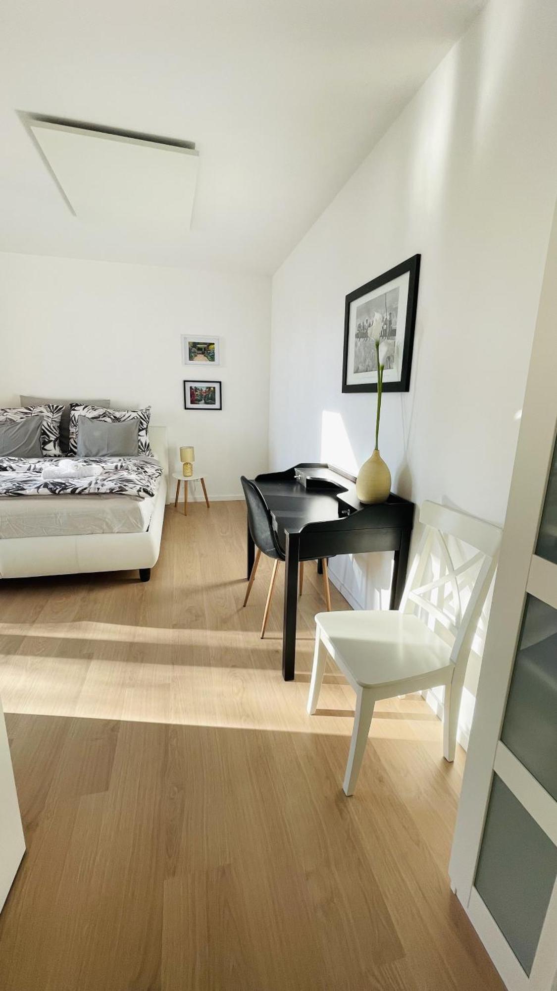 House Flow, 3 Room With Terrace, Free 2 Parking Pressburg Exterior foto