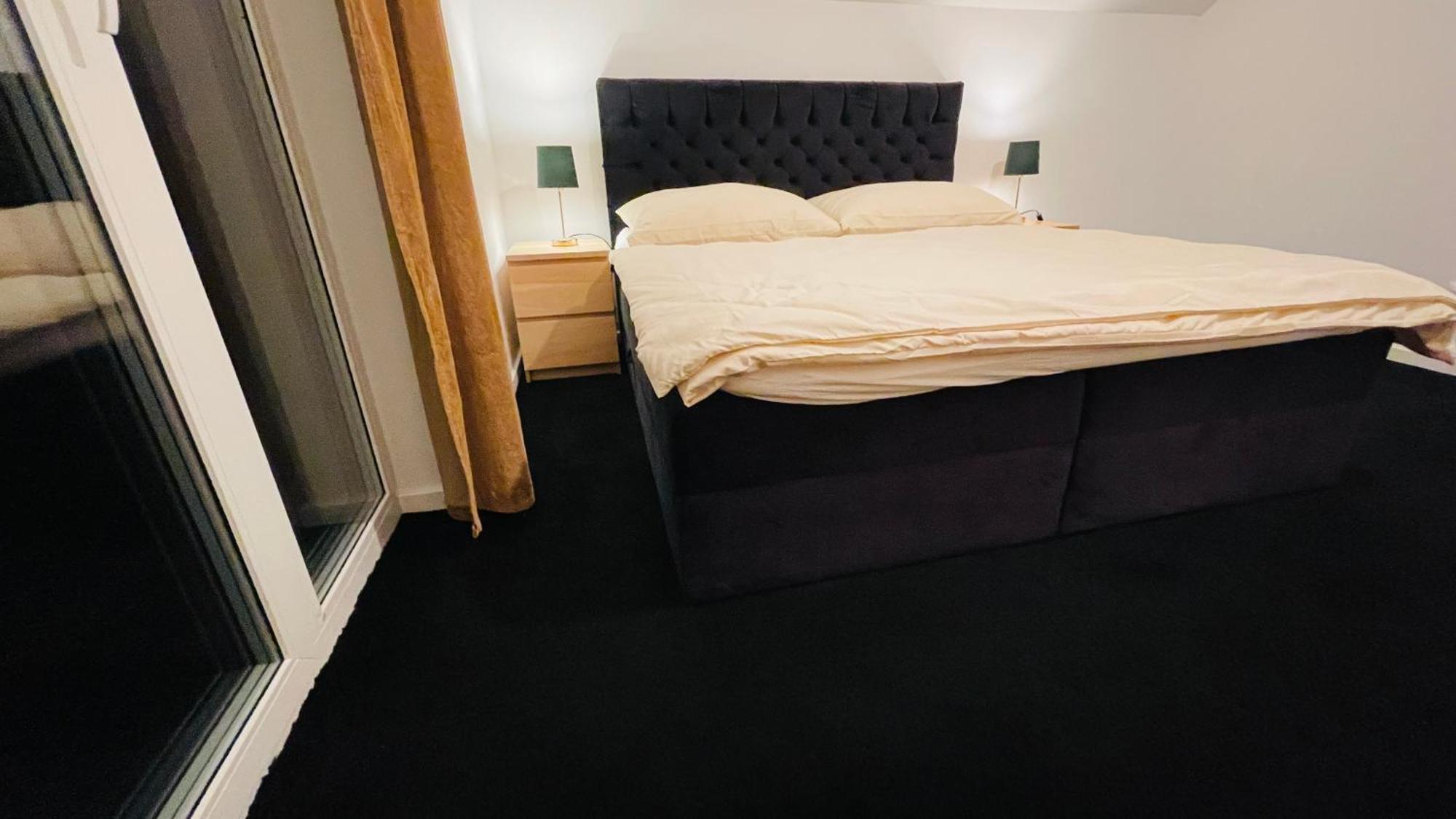 House Flow, 3 Room With Terrace, Free 2 Parking Pressburg Exterior foto