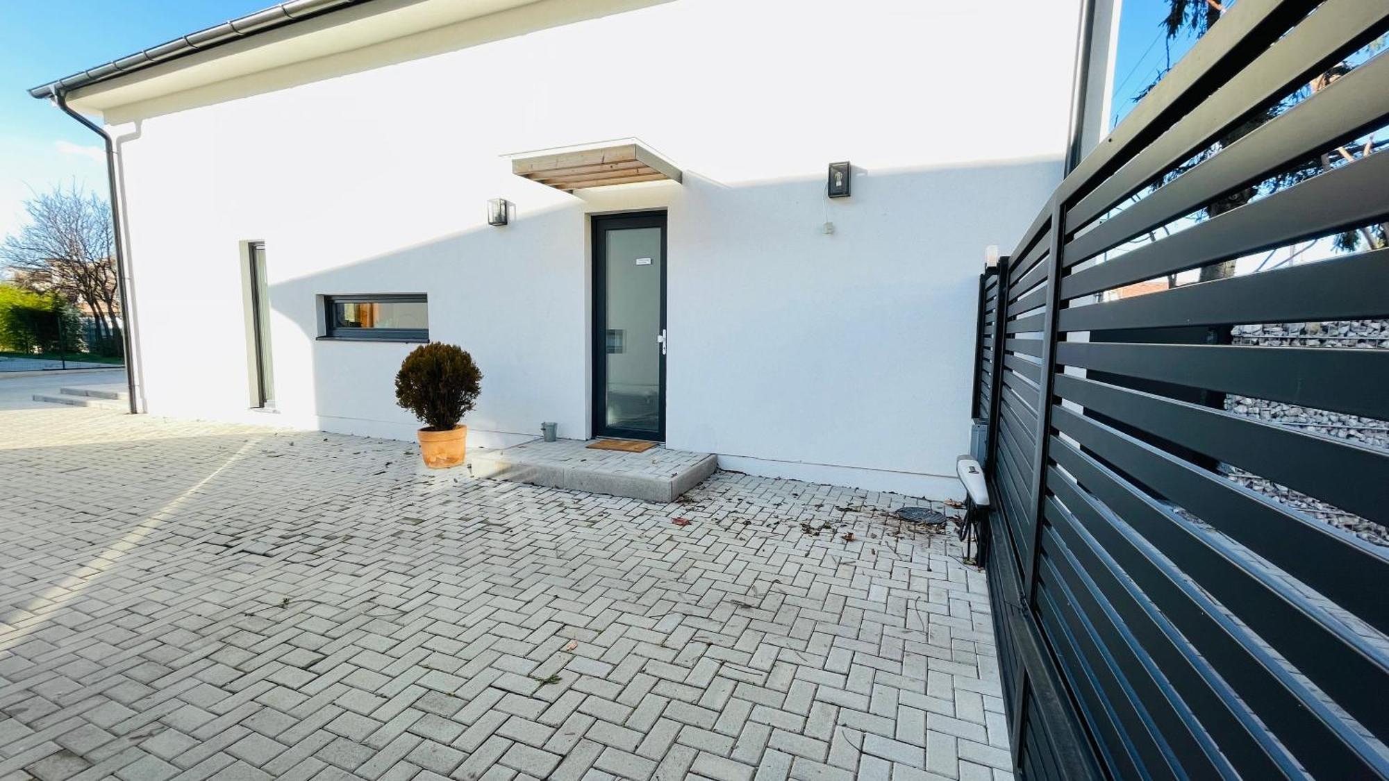 House Flow, 3 Room With Terrace, Free 2 Parking Pressburg Exterior foto