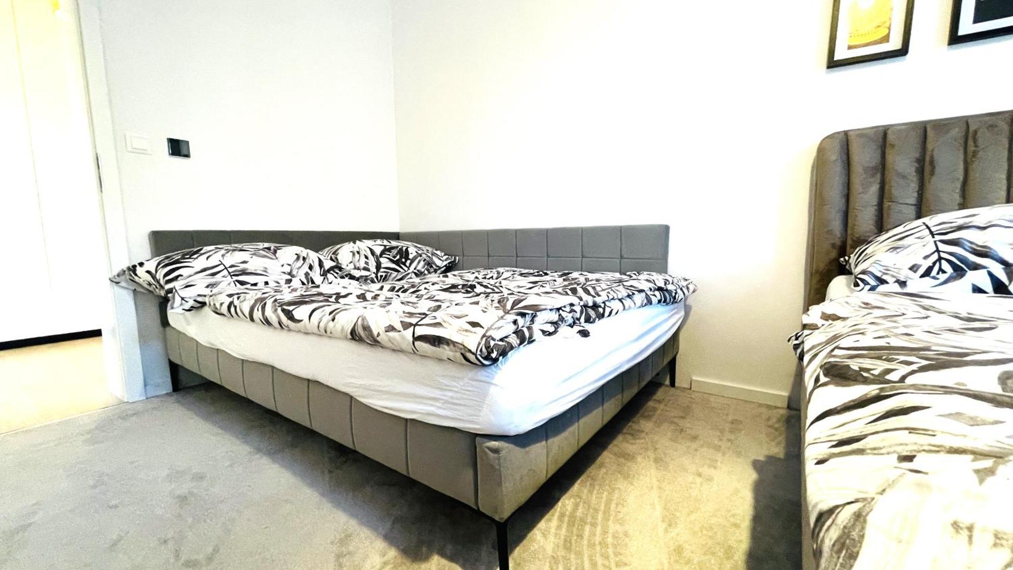 House Flow, 3 Room With Terrace, Free 2 Parking Pressburg Exterior foto